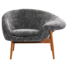 Fried Egg Right Lounge Chair Sheepskin Grey by Warm Nordic
