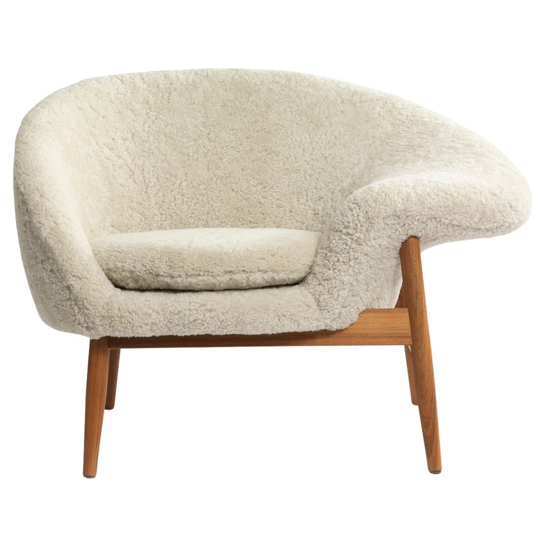 Fried Egg Right Lounge Chair Sheepskin Moonlight by Warm Nordic For Sale