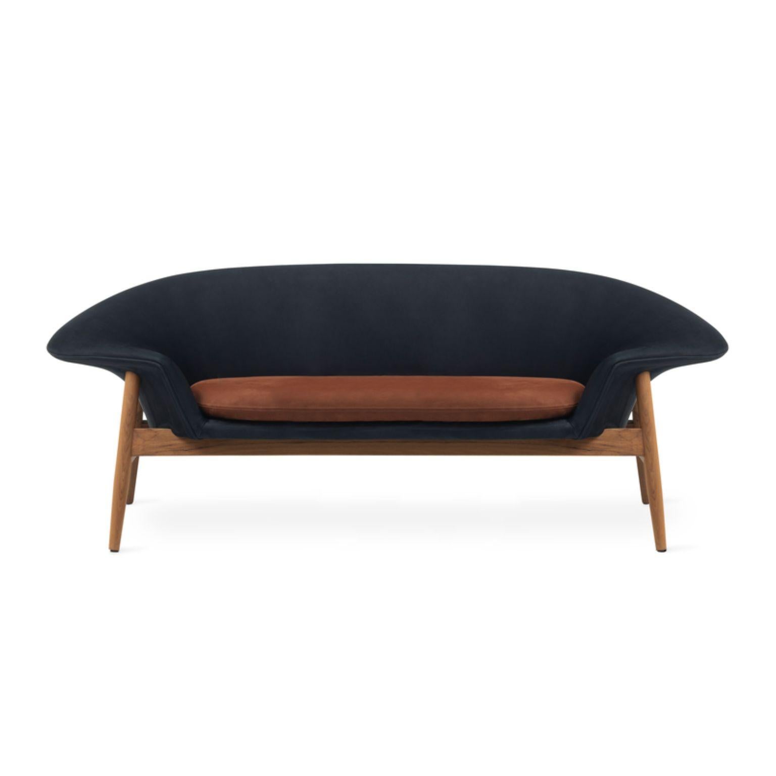 Fried egg sofa Nabuk oceano terra by Warm Nordic
Dimensions: D 186 x W 68 x H 68 cm
Material: Textile upholstery, Solid oiled teak
Weight: 42 kg
Also available in different colours and finishes.

Warm Nordic is an ambitious design brand