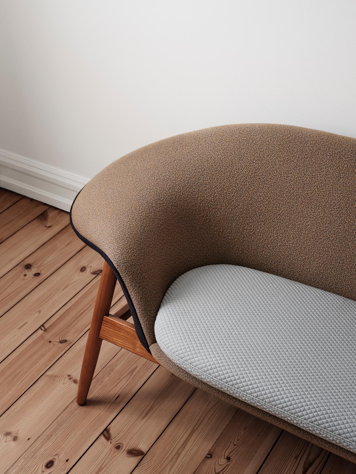 Fried Egg Sofa Soft Violet Plum Fresh Peach by Warm Nordic In New Condition For Sale In Geneve, CH