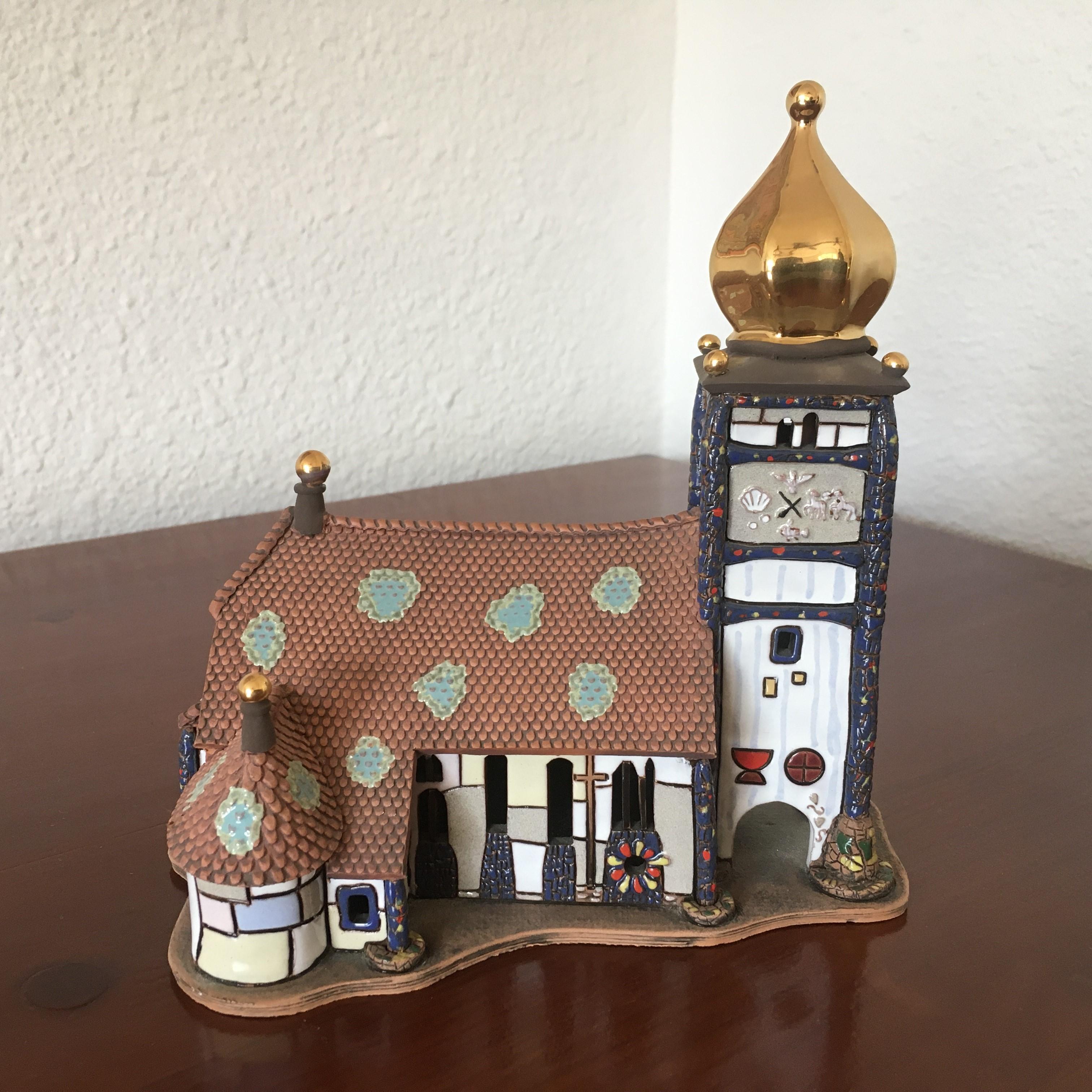Miniatura de cerámica de la iglesia de Santa Bárbara de Hundertwasser con certificado incluido