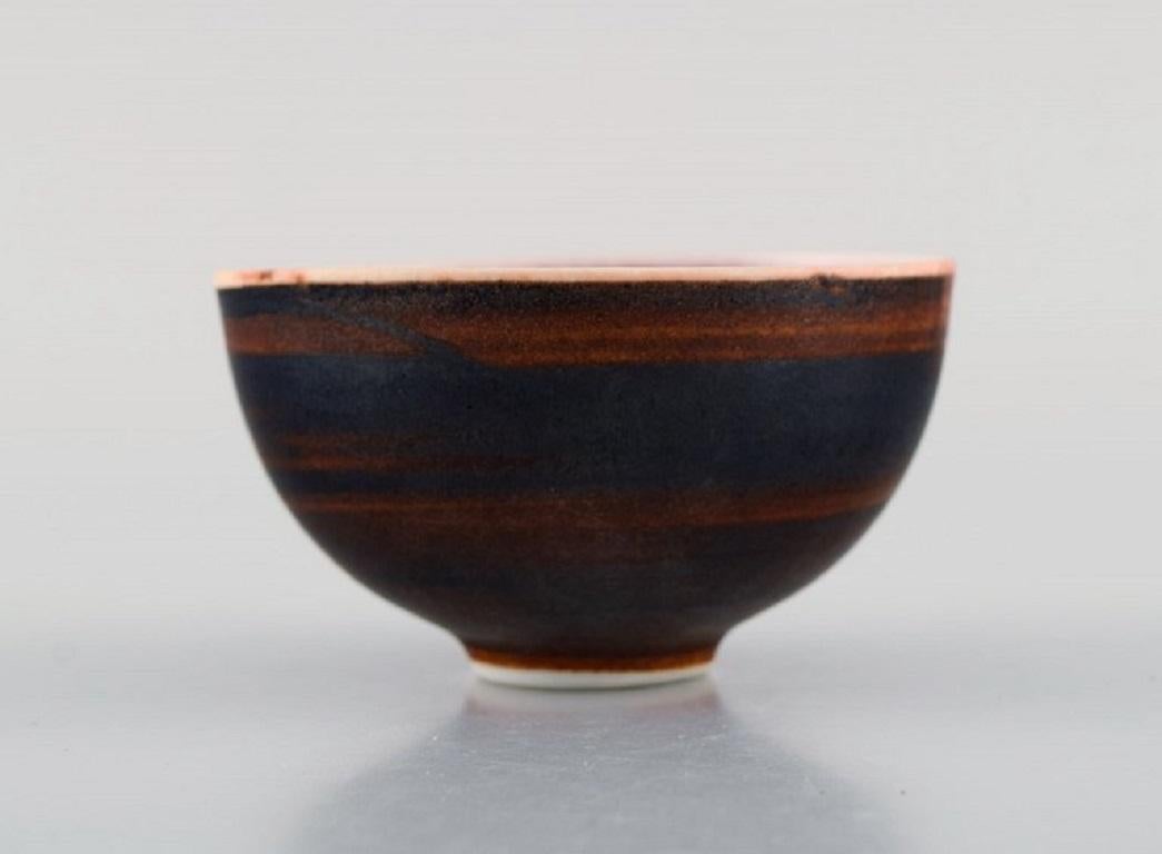 Friedl Holzer Kjellberg (1905-1993) for Arabia. Unique miniature bowl in glazed ceramics. 
Beautiful glaze in red and brown shades. 
Finnish design, 1960s.
Measures: 7.7 x 4.4 cm.
In excellent condition.
Stamped.