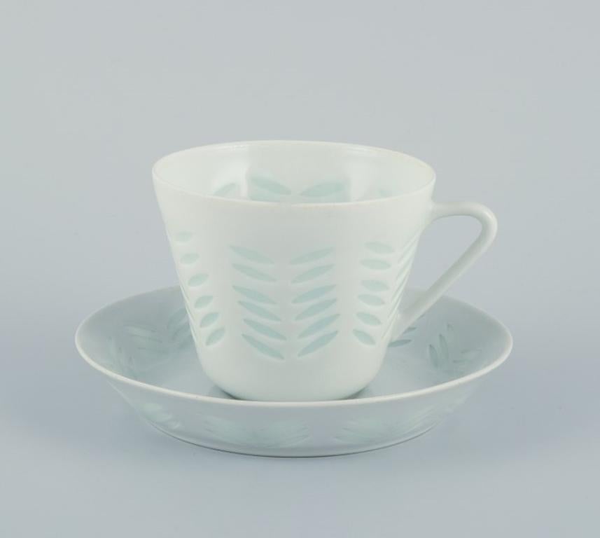 Friedl Holzer-Kjellberg (1905-1993) for Arabia, Finland.
A set of four coffee cups and saucers in rice porcelain.
Ca. 1970.
In perfect condition.
Coffee cup: Height 6.3 cm x Diameter 7.5 cm (without handle).
Saucer: Diameter 12.0 cm.