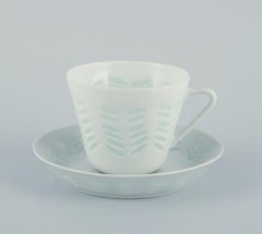 Friedl Holzer-Kjellberg, Arabia. Six coffee cups and saucers in rice porcelain.