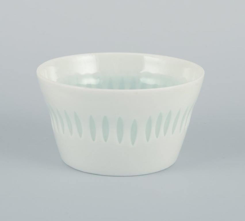 Scandinavian Modern Friedl Holzer-Kjellberg for Arabia, Finland, Five Arabia Bowls in Porcelain For Sale
