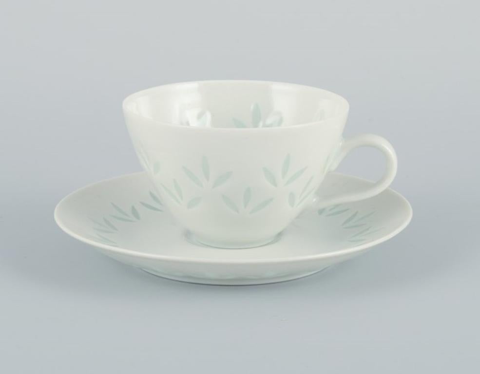 Friedl Holzer-Kjellberg (1905-1993) for Arabia. Four sets of Arabia mocha cups and saucers in rice grain porcelain.
Mid-20th century.
Signed.
In excellent condition.
Cup: 7.0 cm. without handle x 4.5 cm.
Saucer: 11.3 cm.