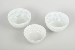 Friedl Holzer-Kjellberg for Arabia. Three small bowls in white porcelain.