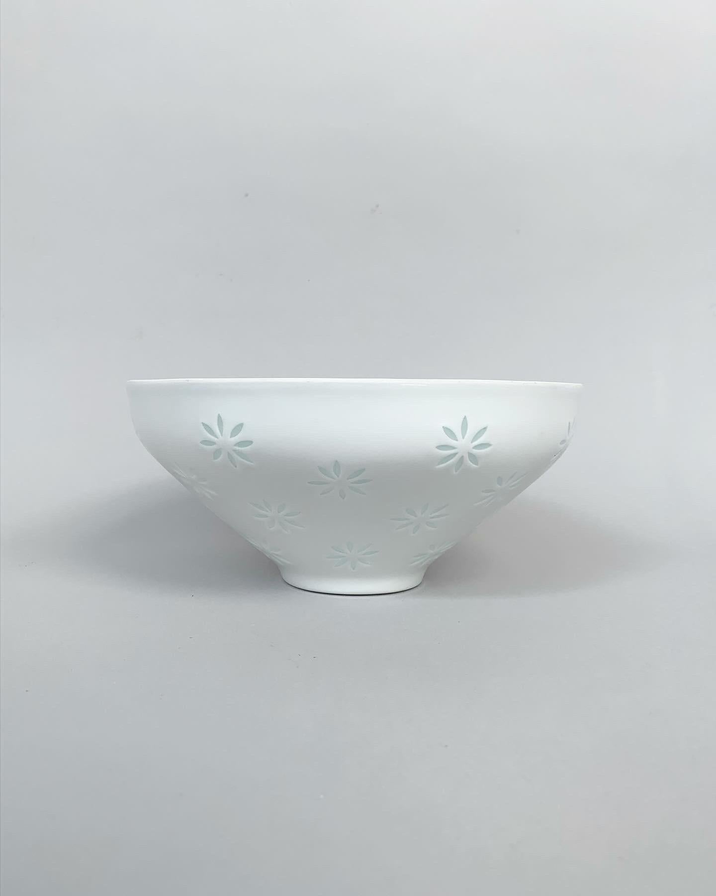 Mid-Century Modern Friedl Holzer-Kjellberg Rice Grain Porcelain Bowl Arabia Finland 1950s