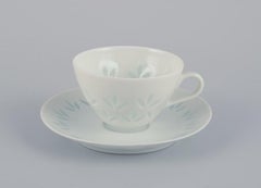 Friedl Kjellberg for Arabia, Finland. Set of four coffee cups with saucers