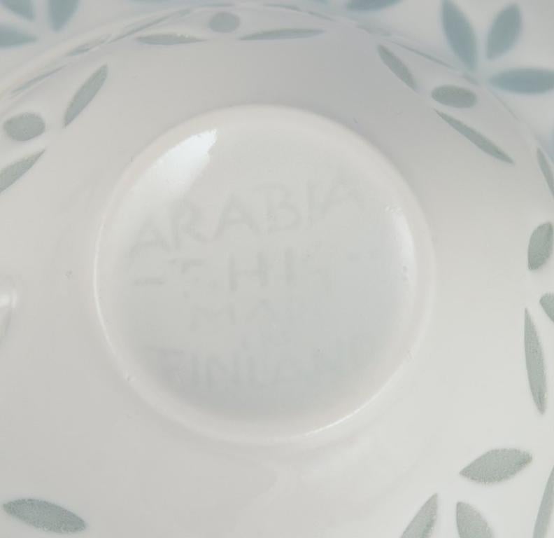 Friedl Kjellberg pour Arabia, Finlande. Ensemble de quatre tasses à café avec soucoupes en vente 1