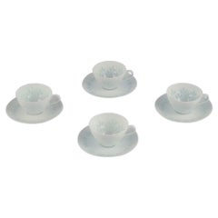 Friedl Kjellberg pour Arabia. Ensemble de quatre tasses à café avec soucoupes