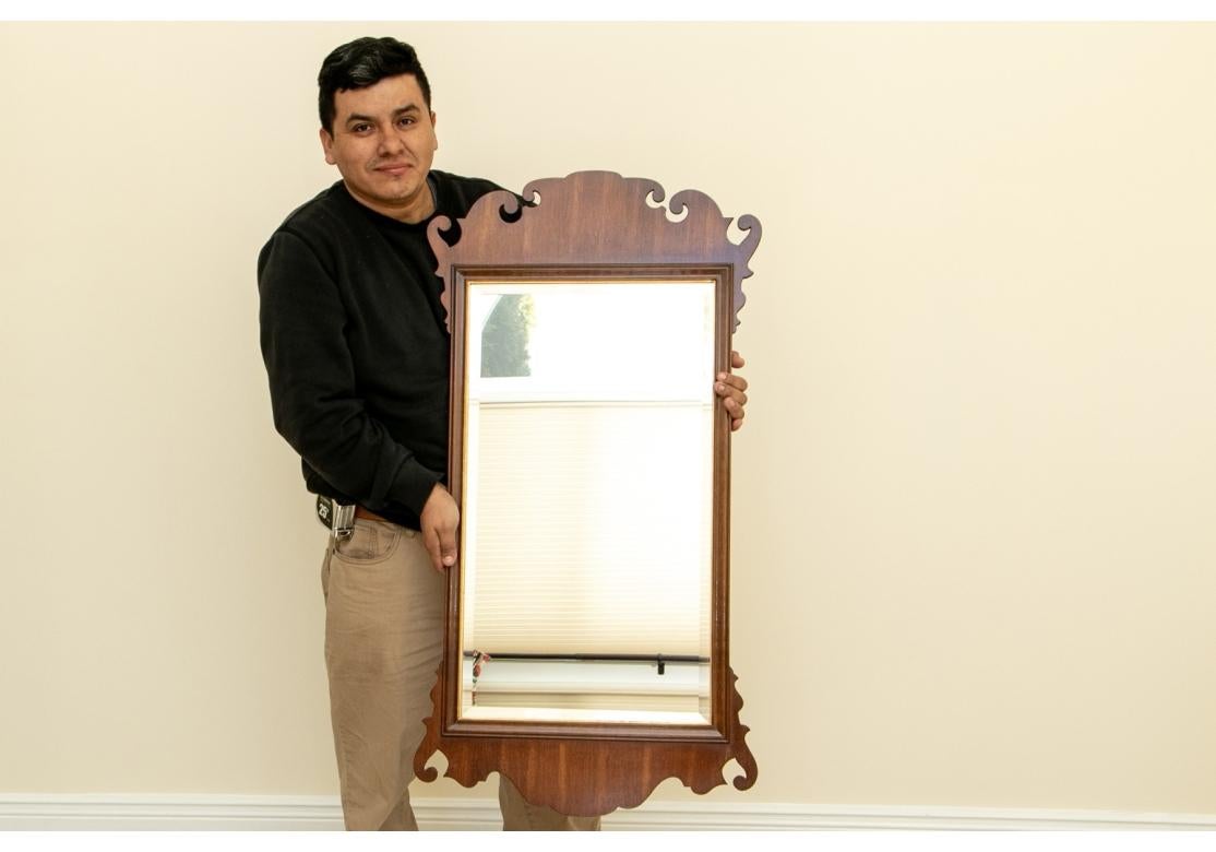 Friedman Bros. Williamsburg Mahogany Chippendale Beveled Mirror en venta 2
