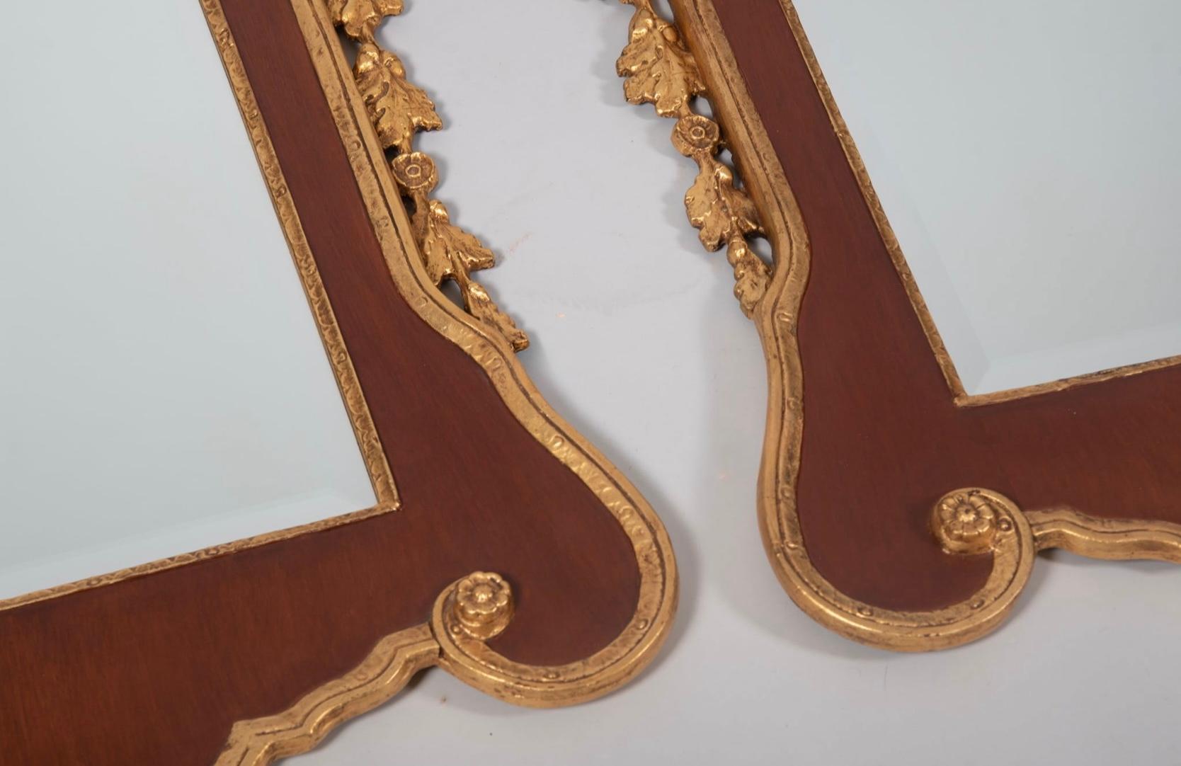 Fédéral Friedman Bros. Miroirs italiens en bois doré de style fédéral Chippendale avec aigles - 2 en vente