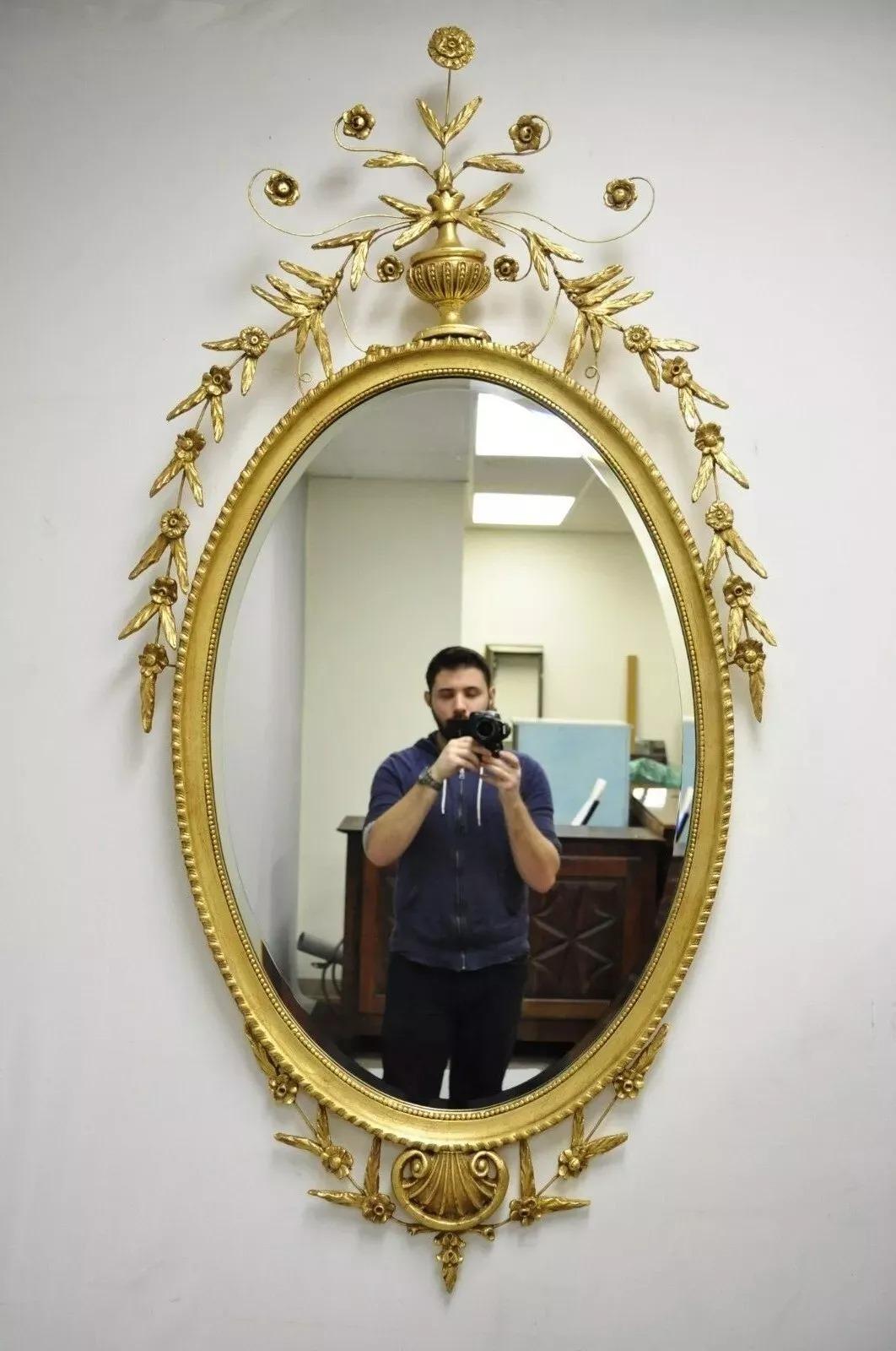 Specchio da parete ovale di grandi dimensioni in stile Adams in legno dorato Friedman Brothers in vendita 3