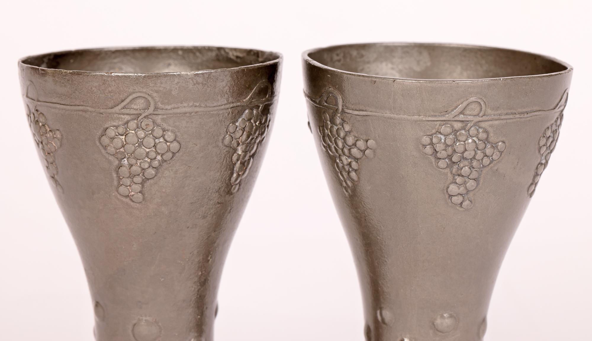 Friedrich Adler Osiris Coppia Iside Jugendstil Calici da vino in peltro Circa 1900 in vendita 12