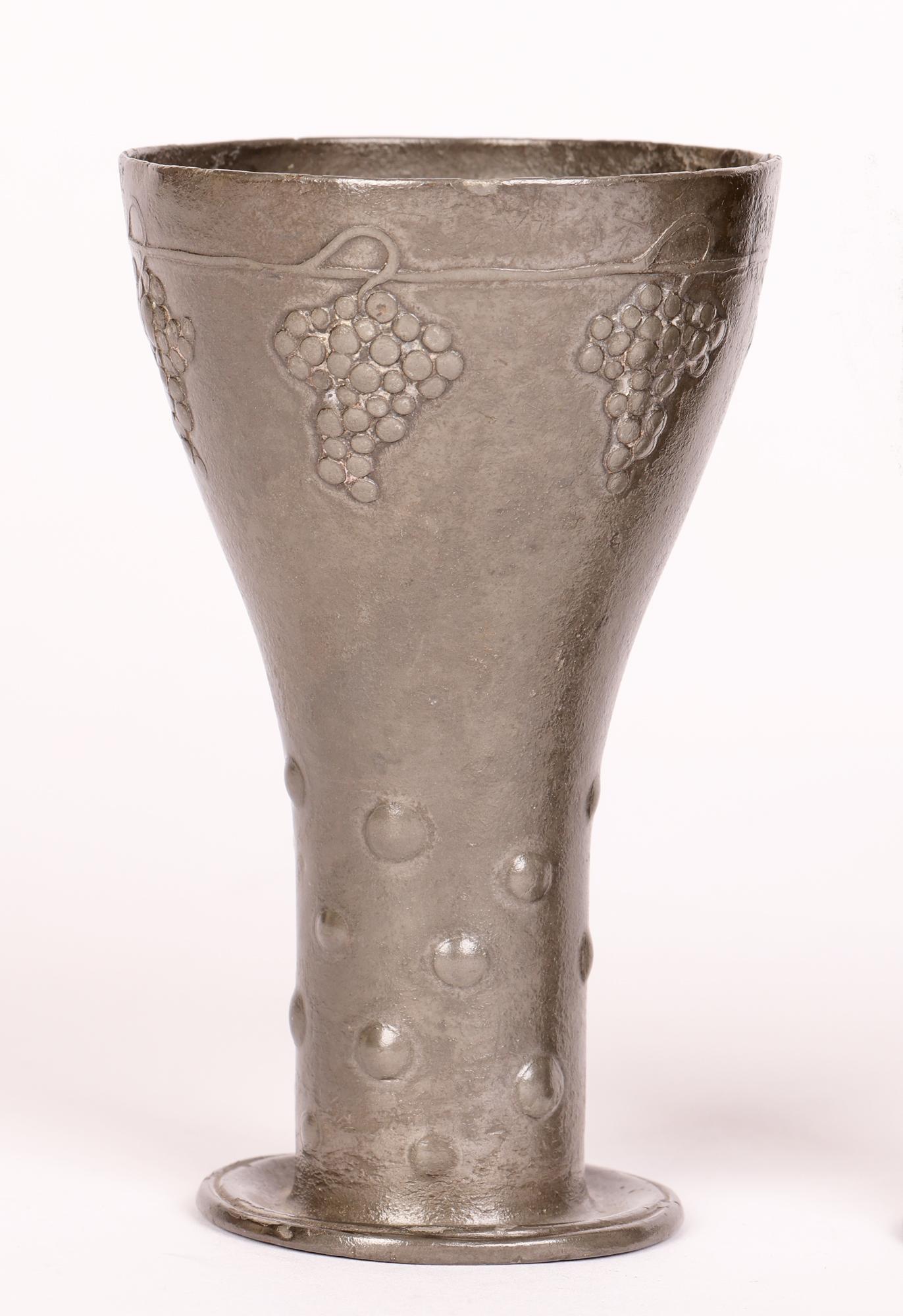 Allemand Paire de gobelets à vin en étain Friedrich Adler pour Osiris de style Jugendstil Isis, vers 1900  en vente