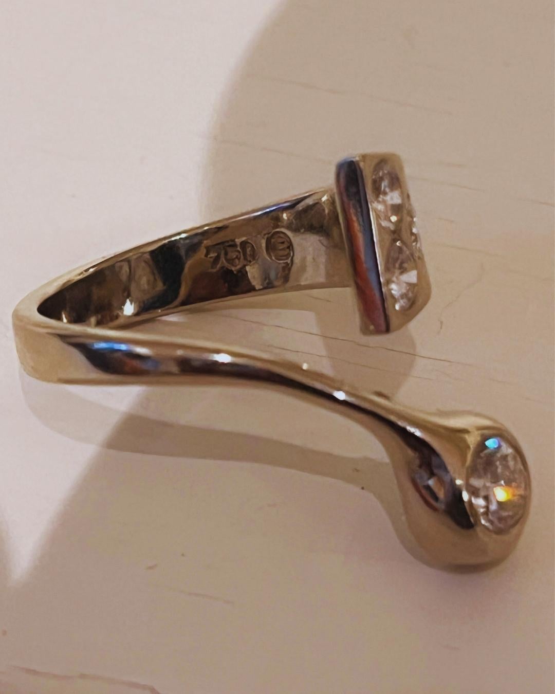 Friedrich Becker Diamond and 18 Karat Gold Crossover Ring, c. 1960 In Excellent Condition For Sale In New York, NY