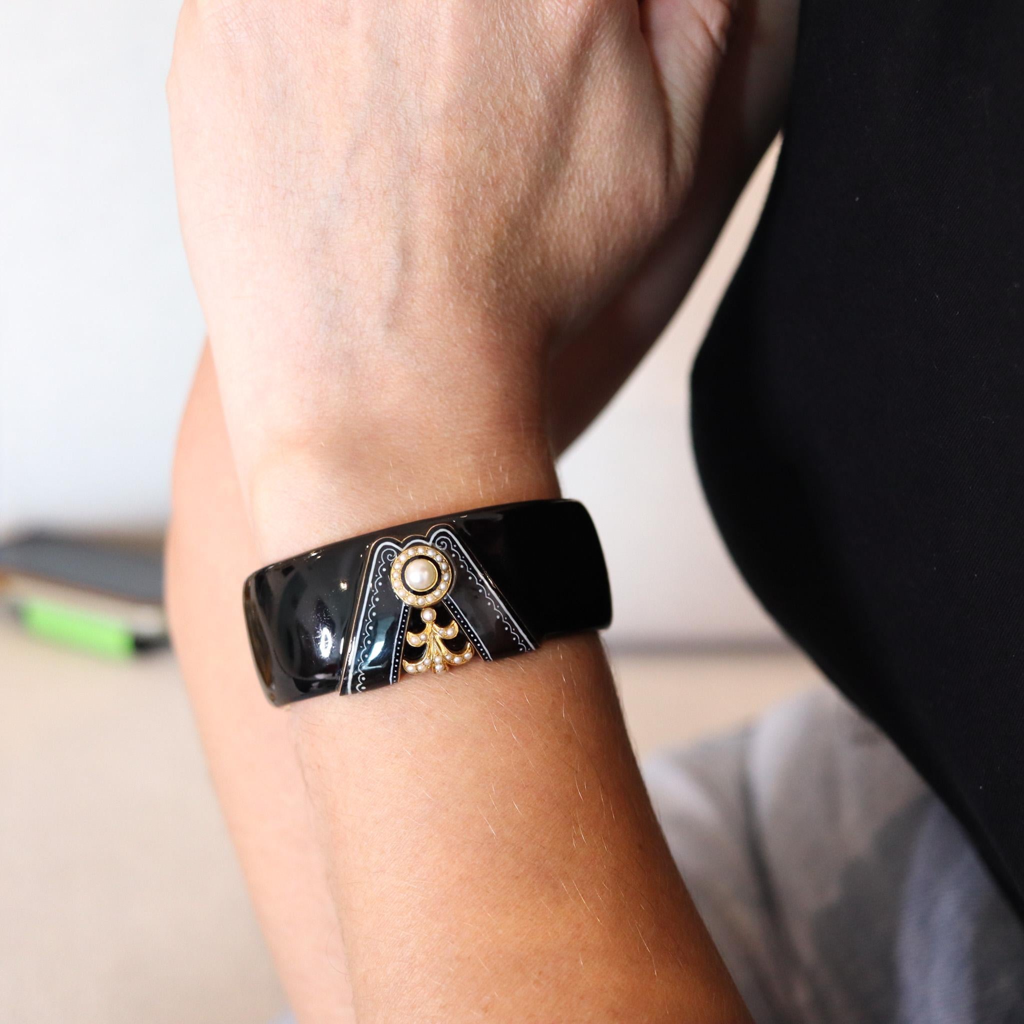 FRIEDRICH DRAXLER 1880 Bangle vittoriano smaltato nero in oro 14Kt con perle in vendita 4