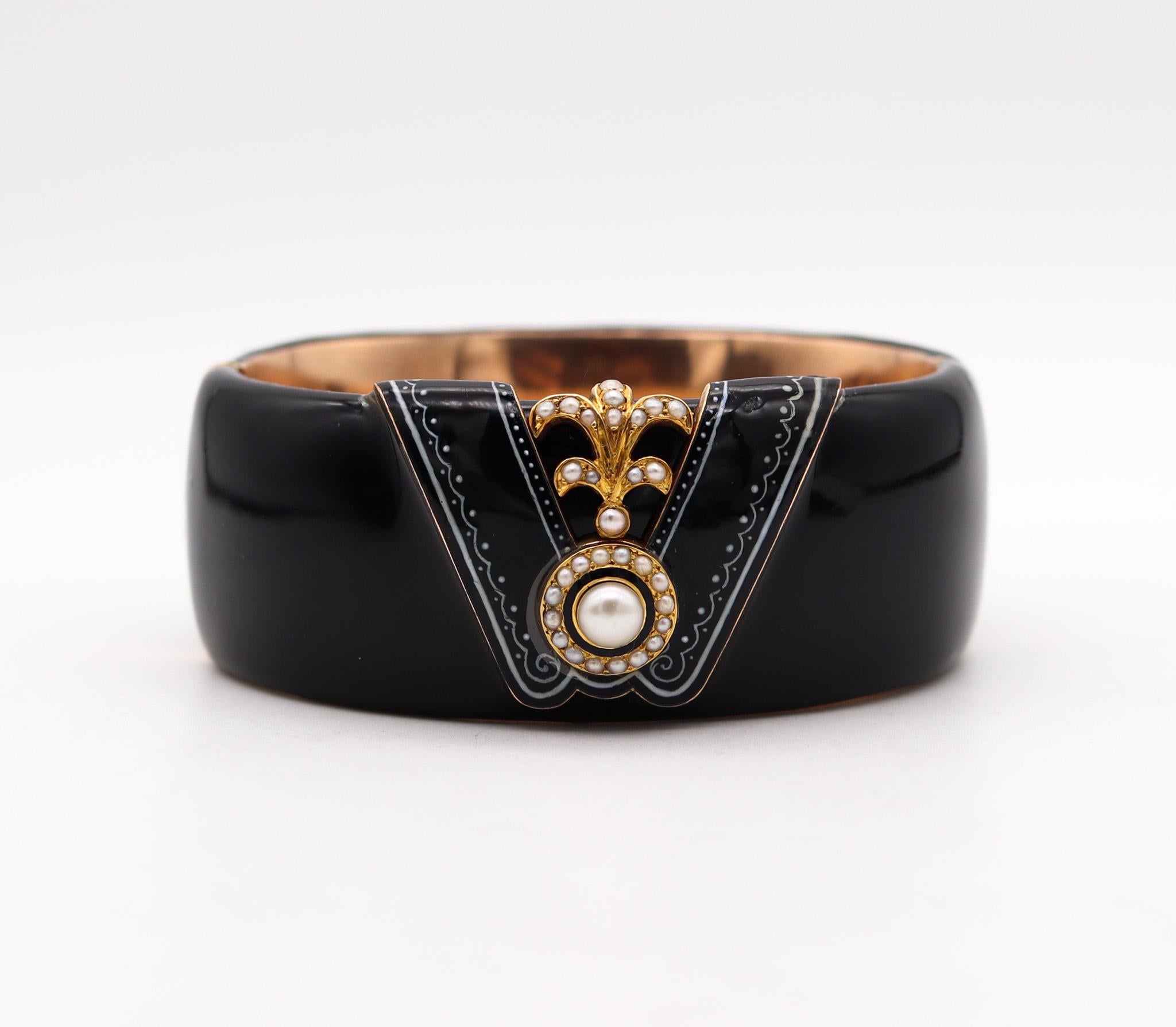 Bracciale vittoriano smaltato disegnato da Friedrich Draxler.

Splendido braccialetto antico della fine del XIX secolo, creato a Vienna durante il periodo dell'impero austro-ungarico, nel 1880. Il bracciale è stato realizzato presso l'Atelier A di