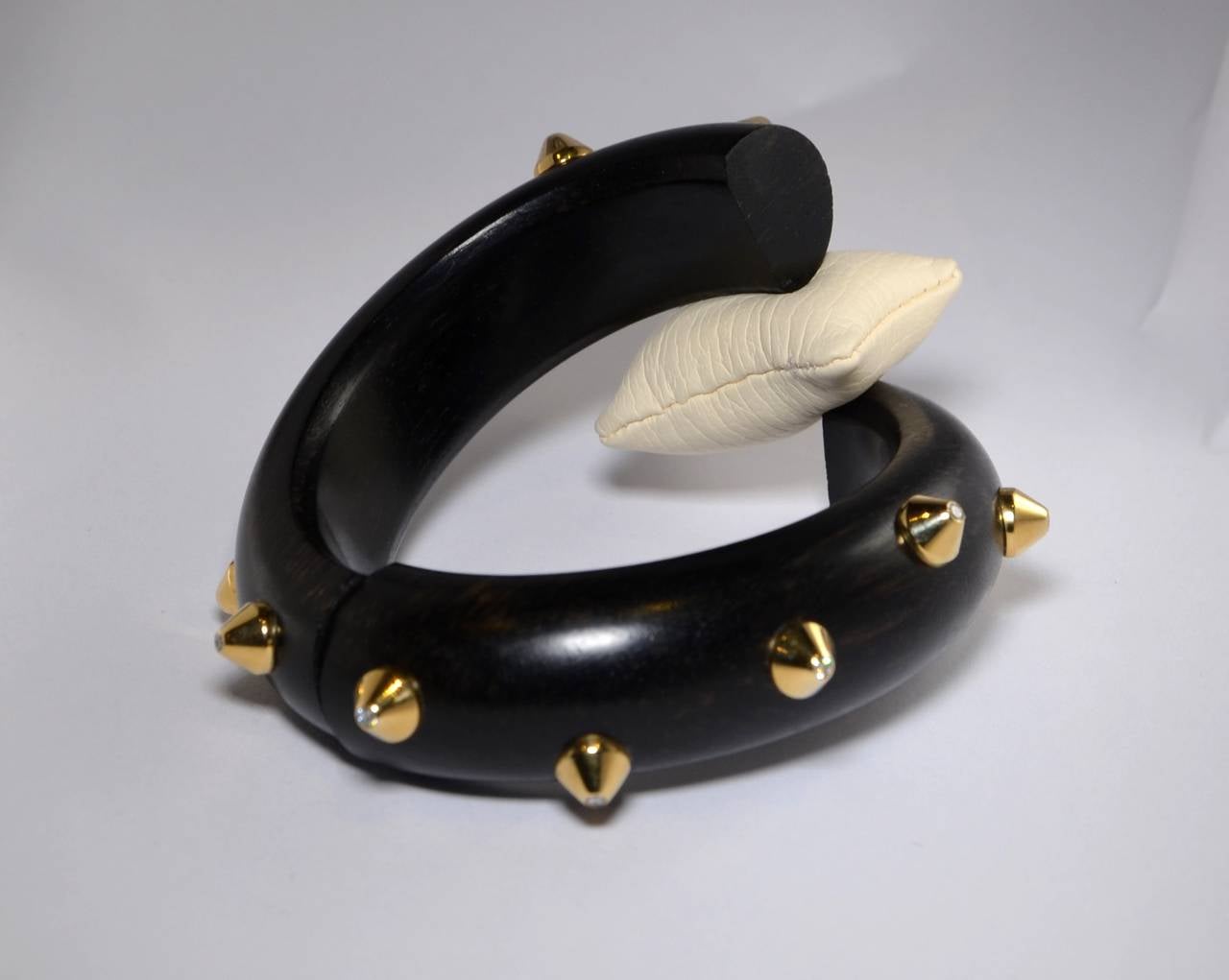Friedrich Ebony Wood Diamond and Gold Bangle In New Condition For Sale In Frankfurt, DE