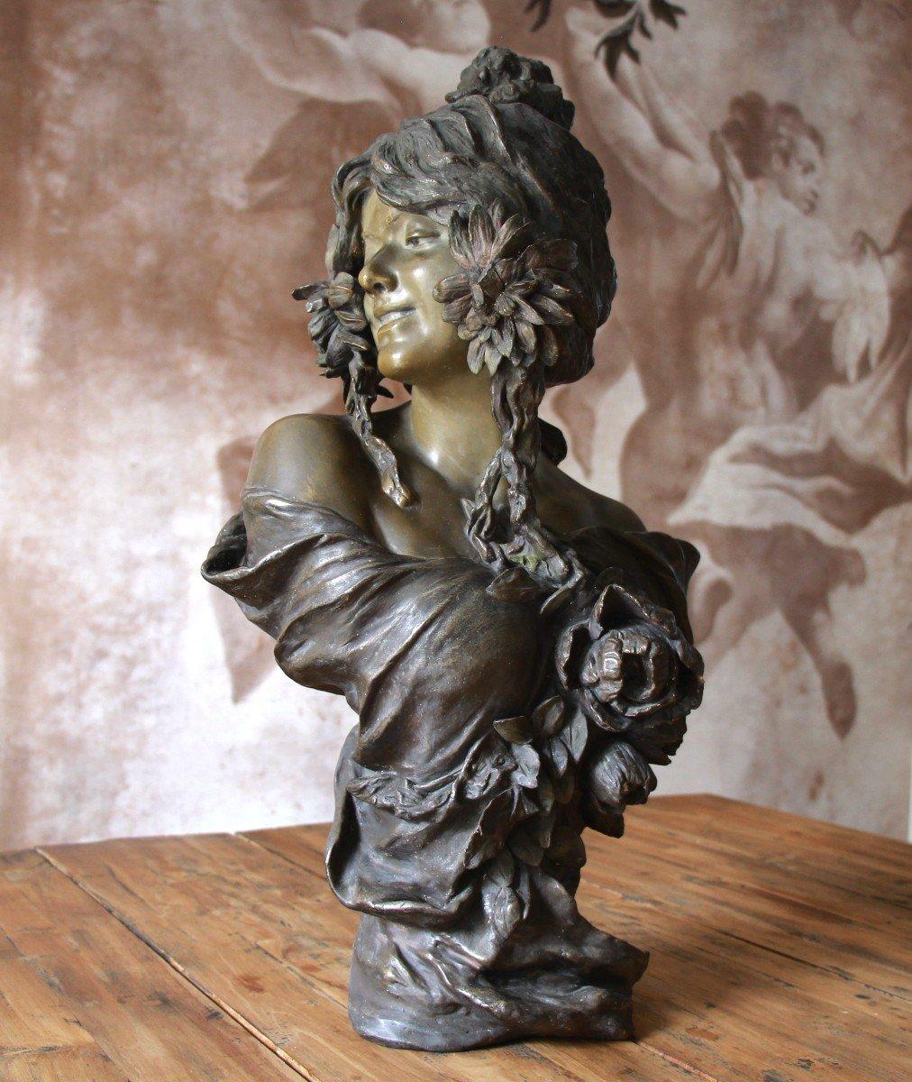Terracotta bust of a young girl, the color mimicking the shadow of bronze sculptures,
a feature that established the fame of the Friederich Goldscheider ceramic manufactory in Vienna at the turn of the century,
when the sculpture was