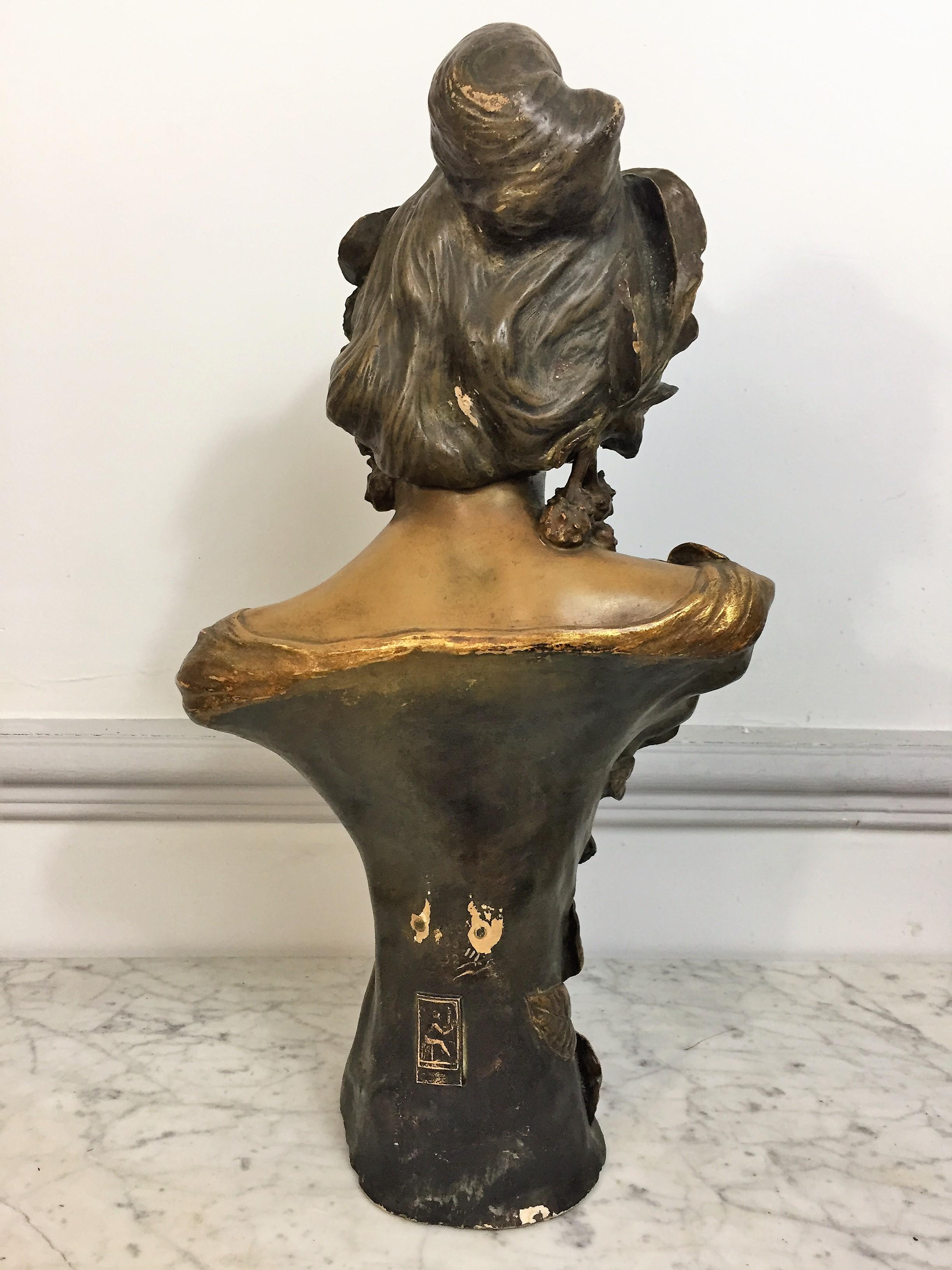 F. Goldscheider – große weibliche Büste aus polychromer Terrakotta – Jugendstil, signiert im Zustand „Gut“ im Angebot in Beuzevillette, FR