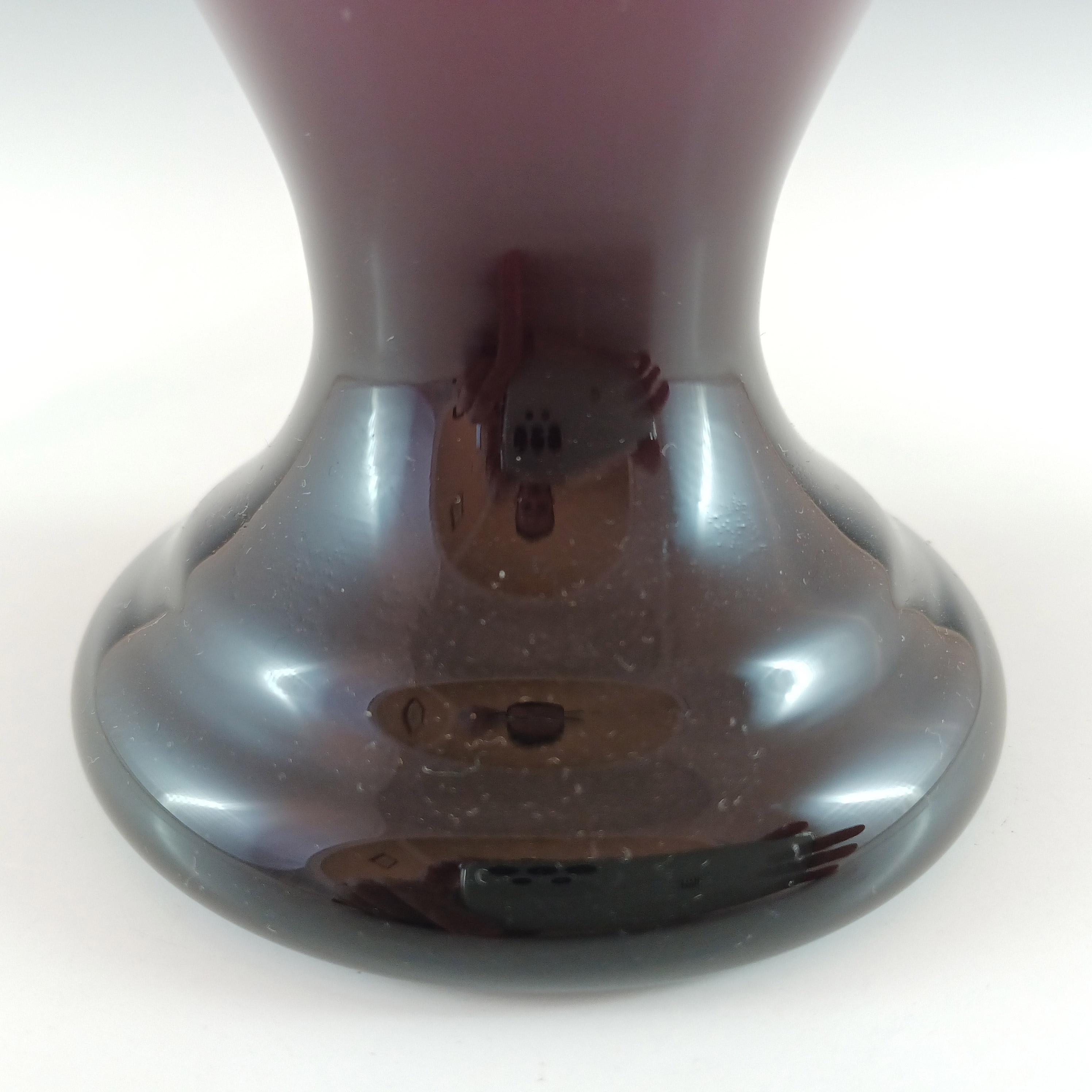 Fait main Vase en verre rétro violet de style scandinave Friedrich en vente