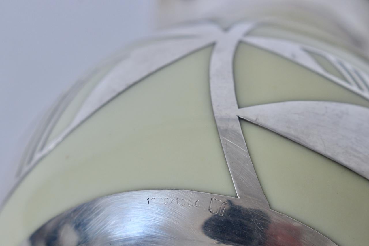 Vaso in porcellana con sovrapposizione floreale in argento di Friedrich Wilhelm Spahr, anni '40 in vendita 3