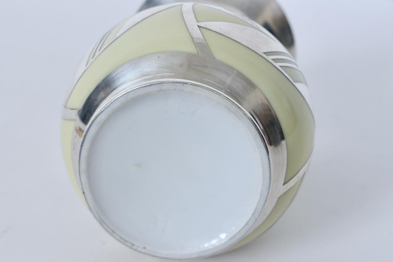 Vaso in porcellana con sovrapposizione floreale in argento di Friedrich Wilhelm Spahr, anni '40 in vendita 7