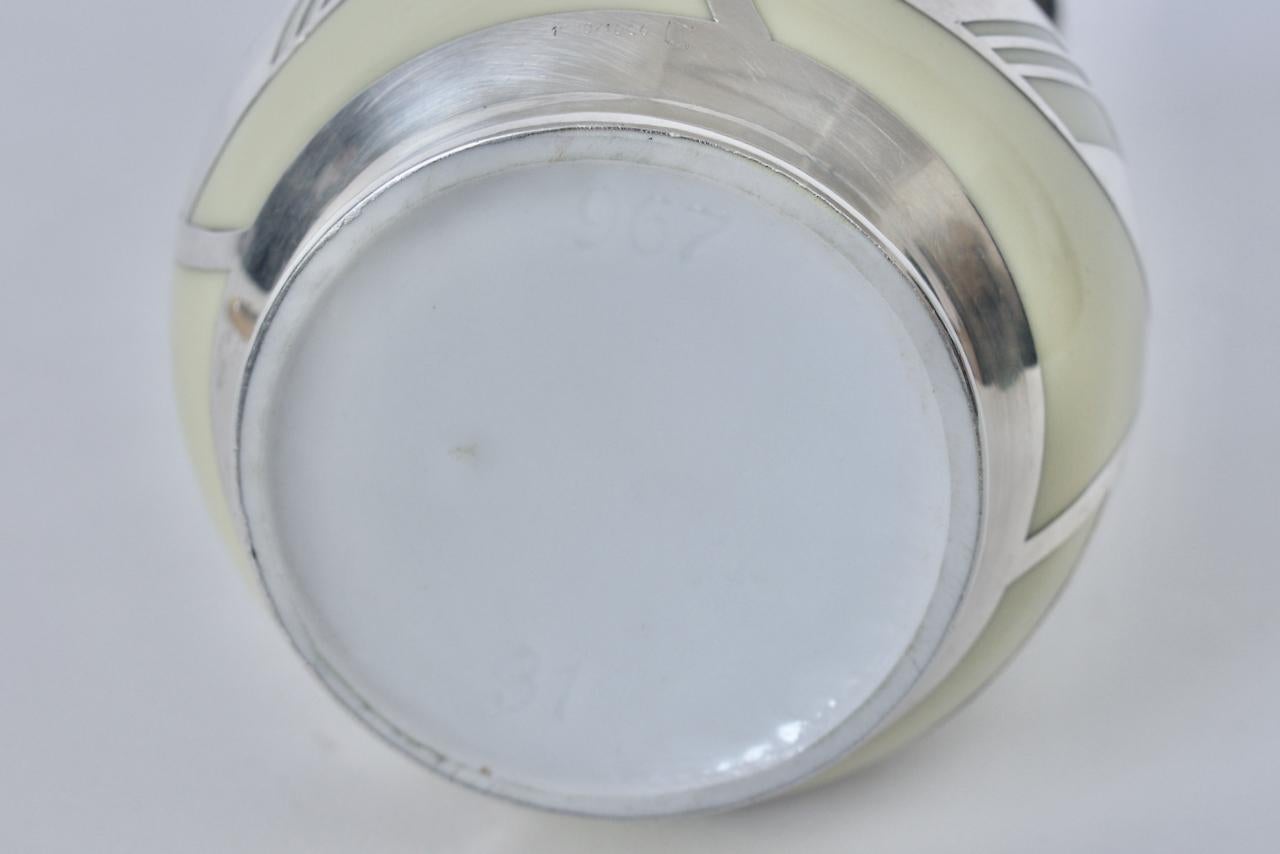 Vaso in porcellana con sovrapposizione floreale in argento di Friedrich Wilhelm Spahr, anni '40 in vendita 8