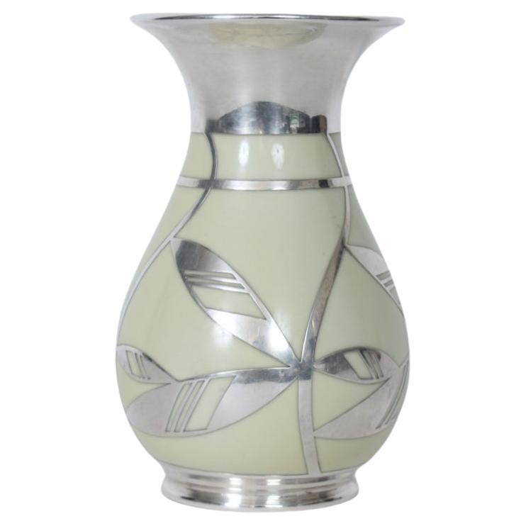 Vaso in porcellana con sovrapposizione floreale in argento di Friedrich Wilhelm Spahr, anni '40 in vendita 10