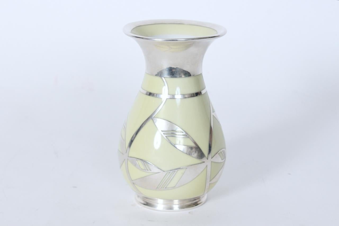 Vaso in porcellana con sovrapposizione floreale in argento di Friedrich Wilhelm Spahr, anni '40 in vendita 11