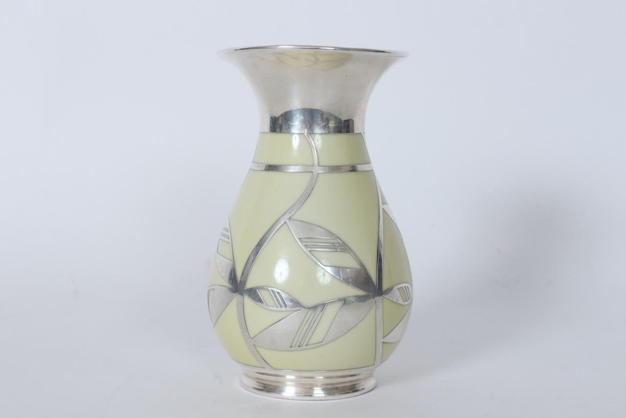 Tedesco Vaso in porcellana con sovrapposizione floreale in argento di Friedrich Wilhelm Spahr, anni '40 in vendita