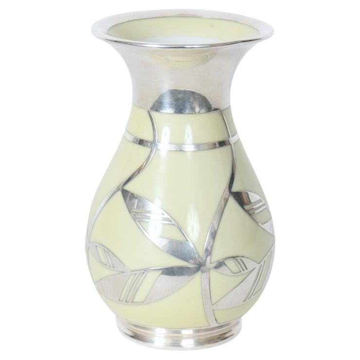 Vaso in porcellana con sovrapposizione floreale in argento di Friedrich Wilhelm Spahr, anni '40 in vendita