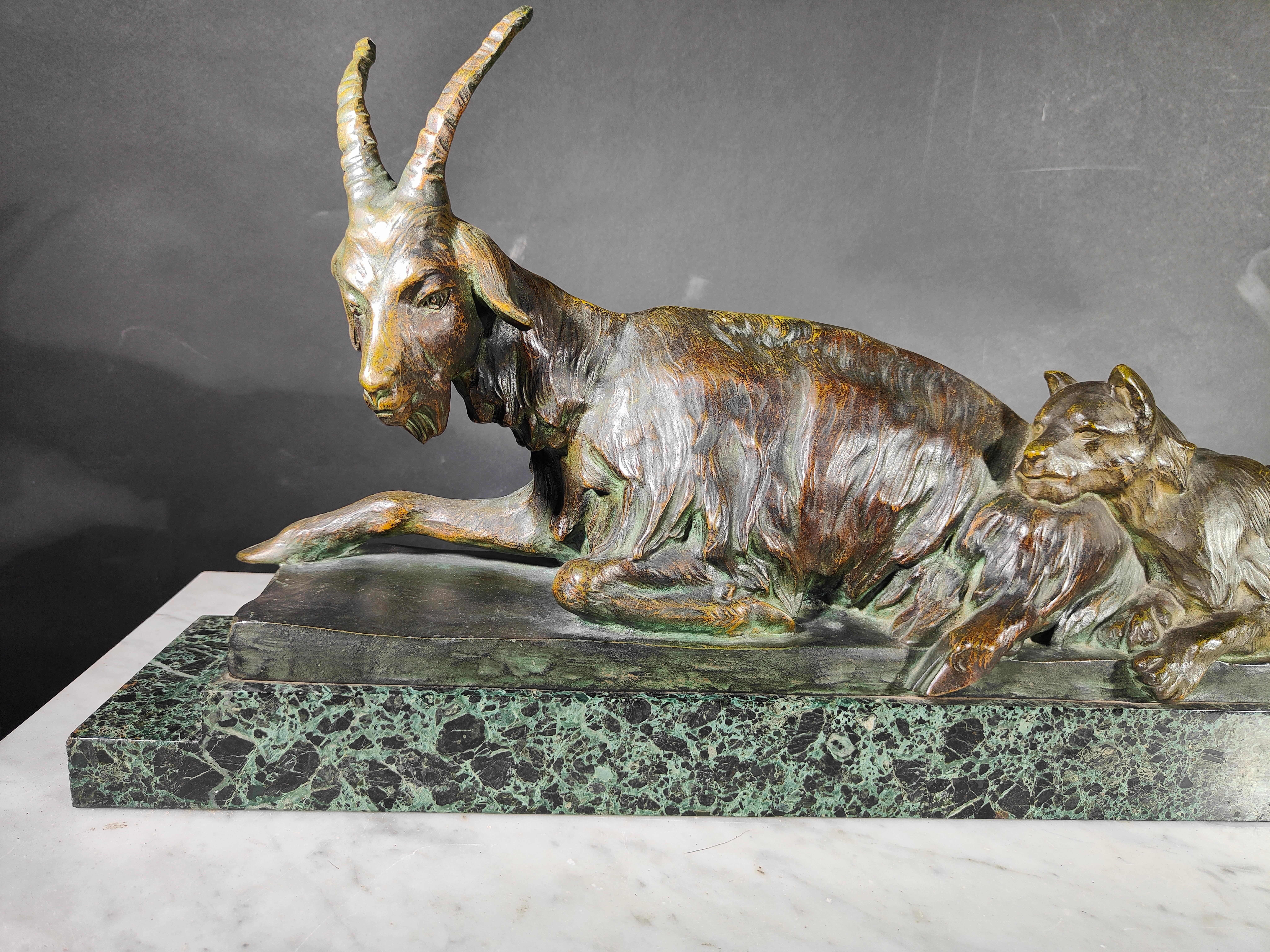 Le misure del bronzo degli amici di Jane Le Soudier: 82X32X14 cm. Ottime condizioni. Firmato. Informazioni sull'artista: Jane Le Soudier Nascita 18 febbraio 1885 Le Mans Morte 1976 Parigi Nazionalità francese Jane Le Soudier (nata a Le Mans il 18