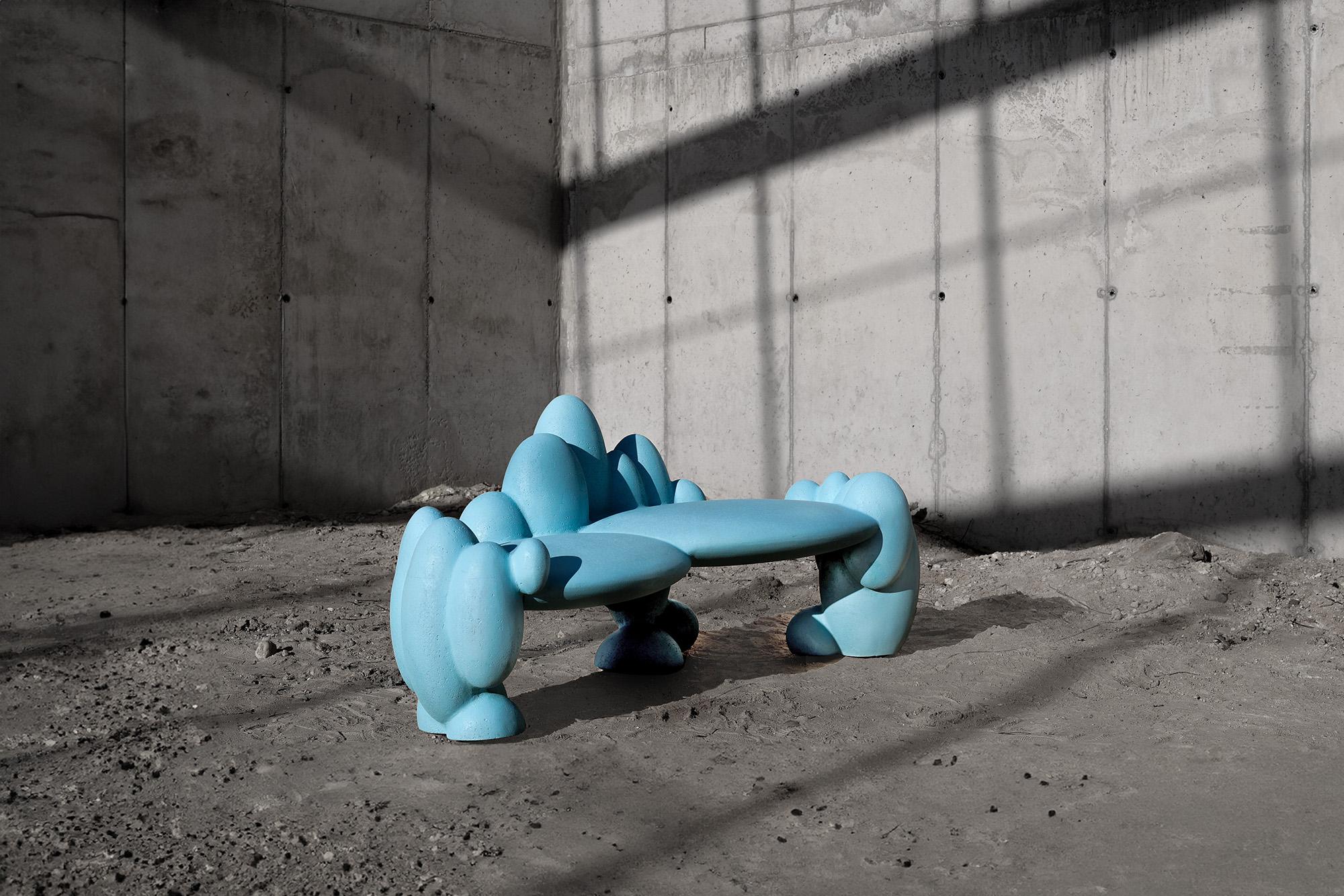 Petit banc Friends de Lara Bohinc, liège de couleur bleu turquoise, jardin extérieur Neuf - En vente à Holland, AMSTERDAM