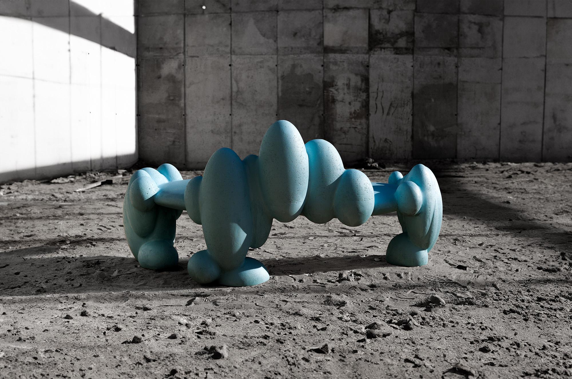 XXIe siècle et contemporain Petit banc Friends de Lara Bohinc, liège de couleur bleu turquoise, jardin extérieur en vente