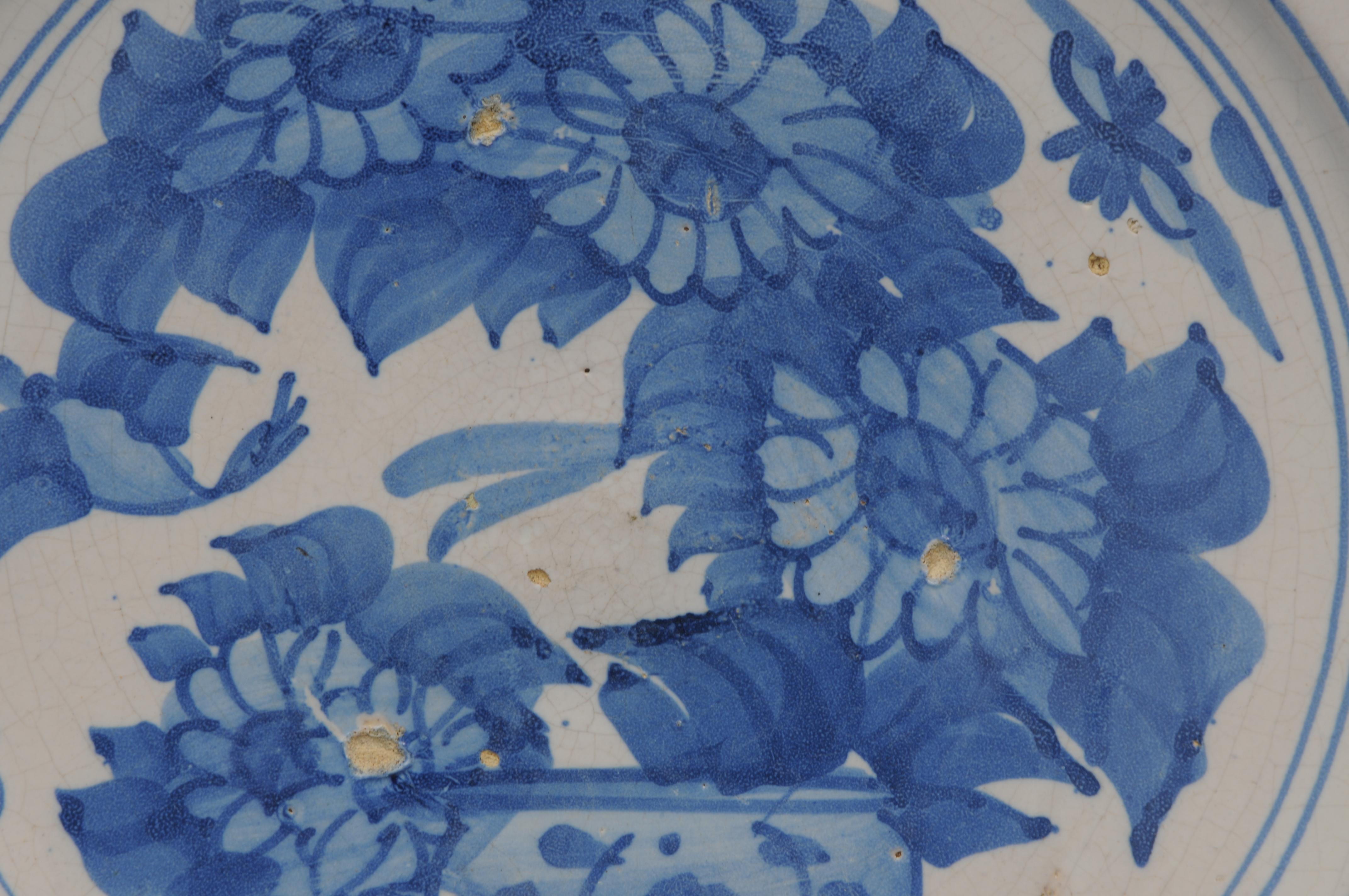 XVII secolo Fries Aardewerk - Grande piatto olandese in maiolica in stile 