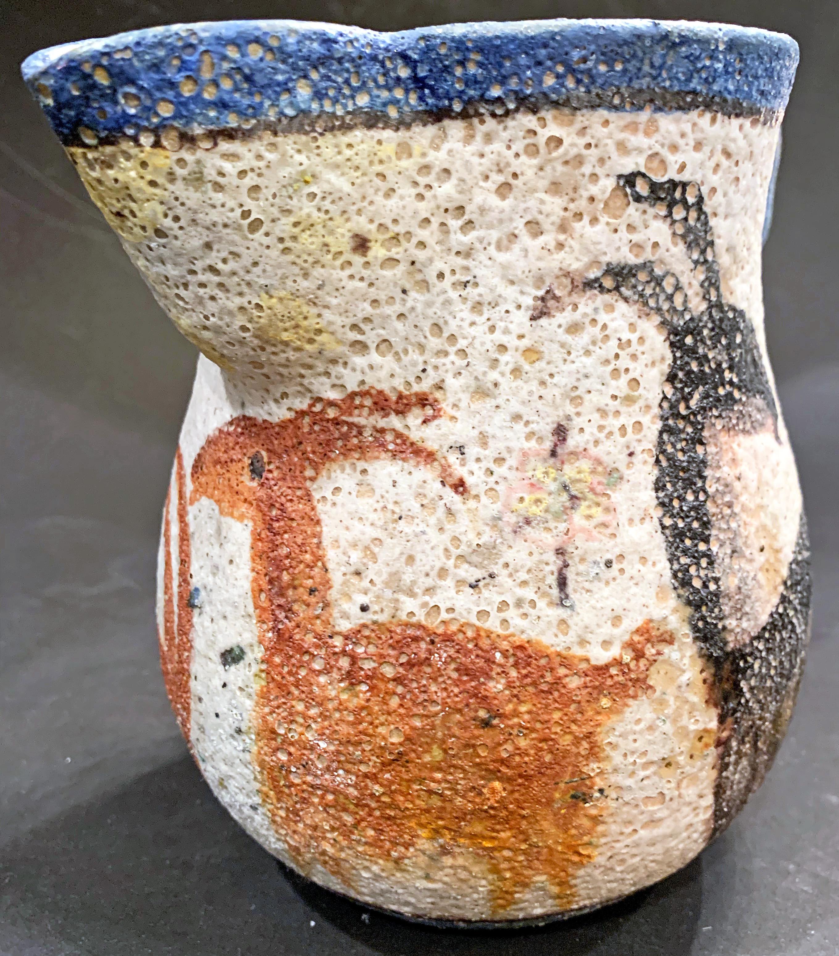Dieser atemberaubende, bedeutende Krug von Industria Ceramica Salernita (I.C.S.), der eine Parade von Ziegen in sprudelnden, vulkanischen Glasuren zeigt, wurde wahrscheinlich in den späten 1930er Jahren entworfen, als Guido Gambone der künstlerische