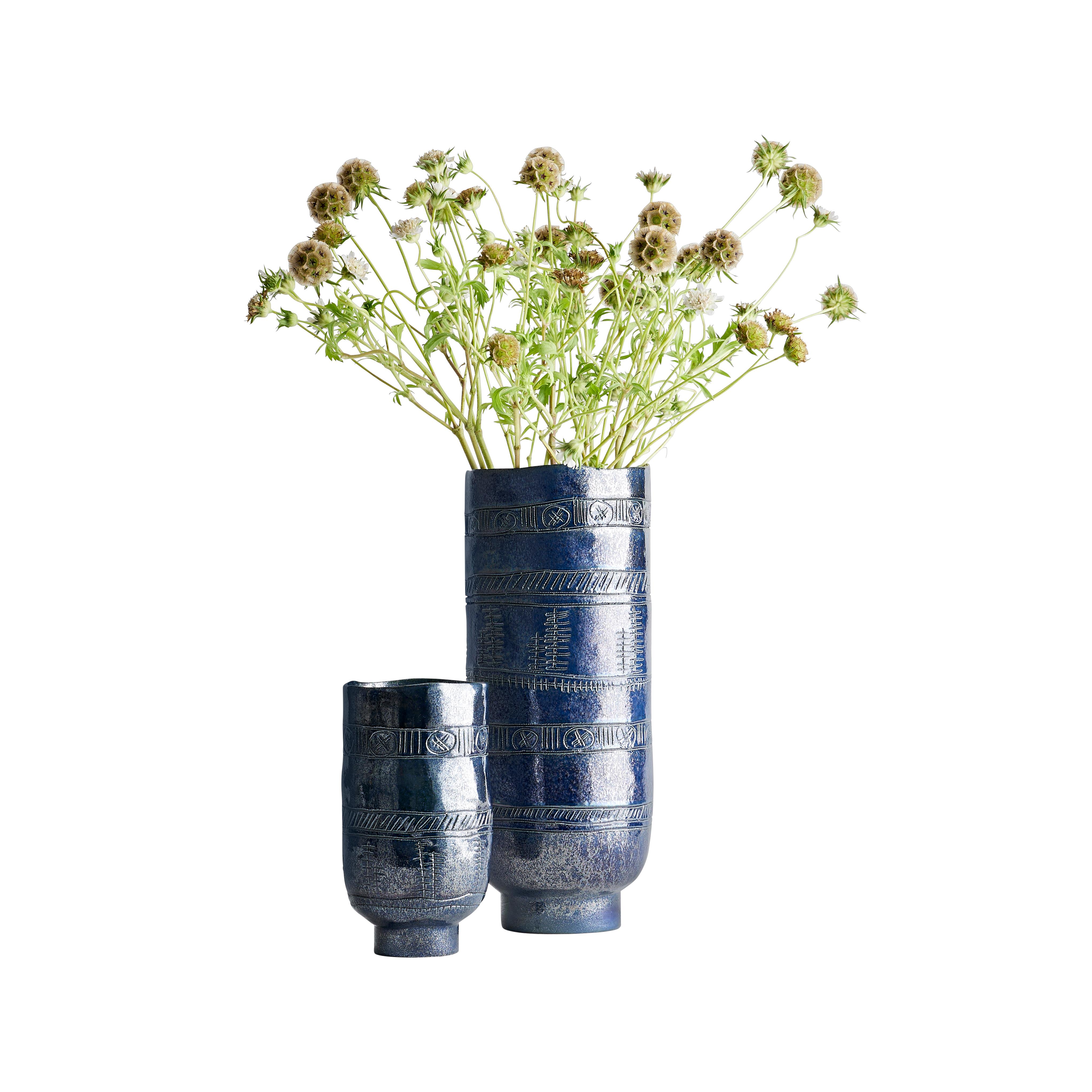 XXIe siècle et contemporain Vase Frieze, vase en céramique émaillée sculpté à la main en vente