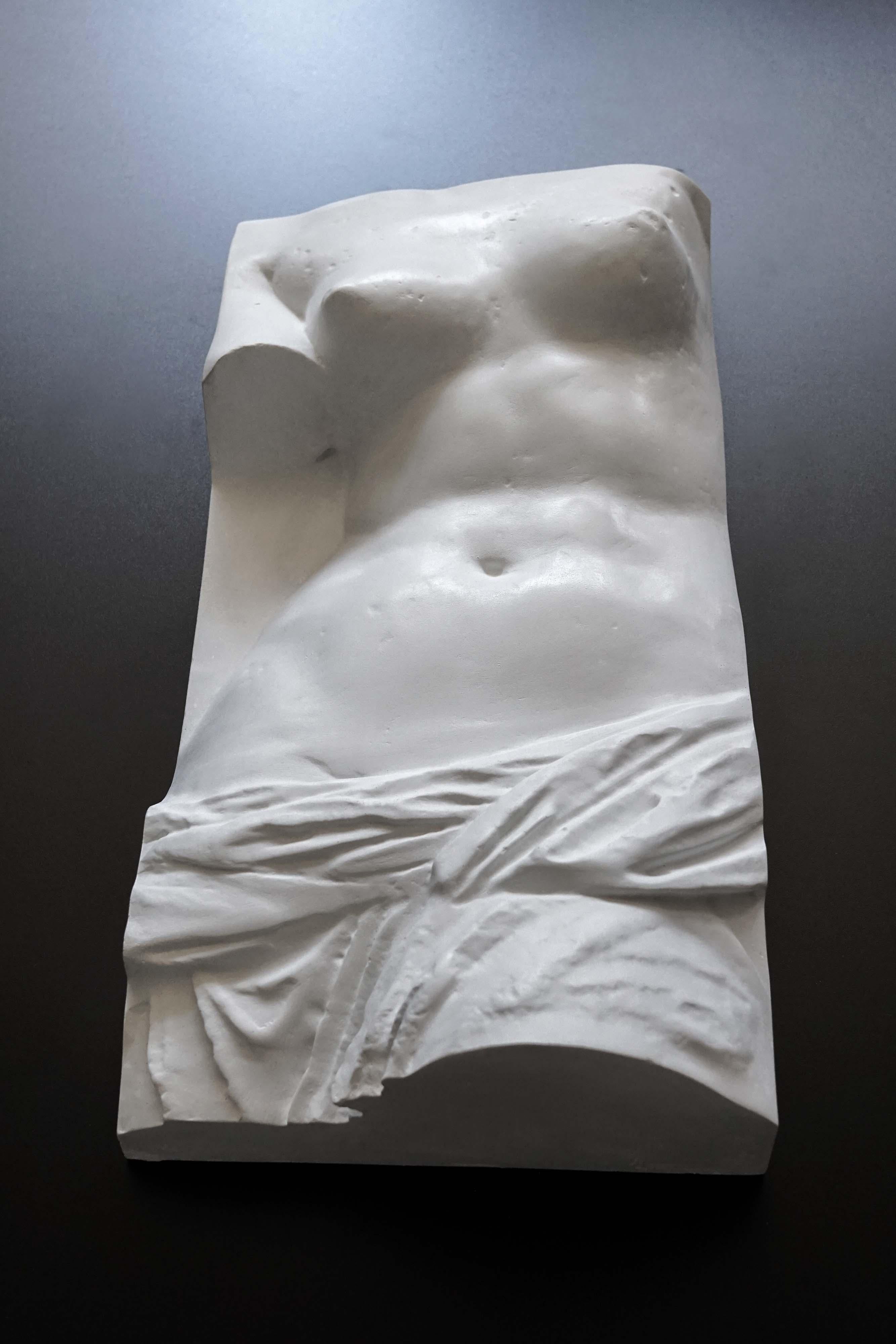Moderne FRIEZE - Vénus - Sculpture décorative d'art contemporain d'Edward Locota en vente
