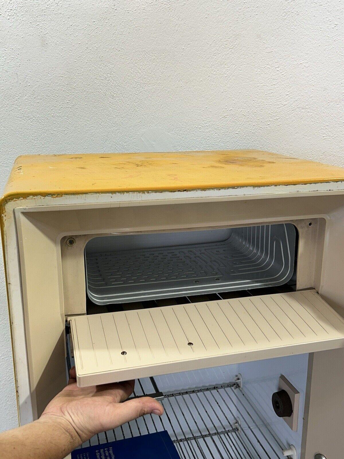 50er Jahre Singer Sammlerstück antiker Kühlschrank (Italian)