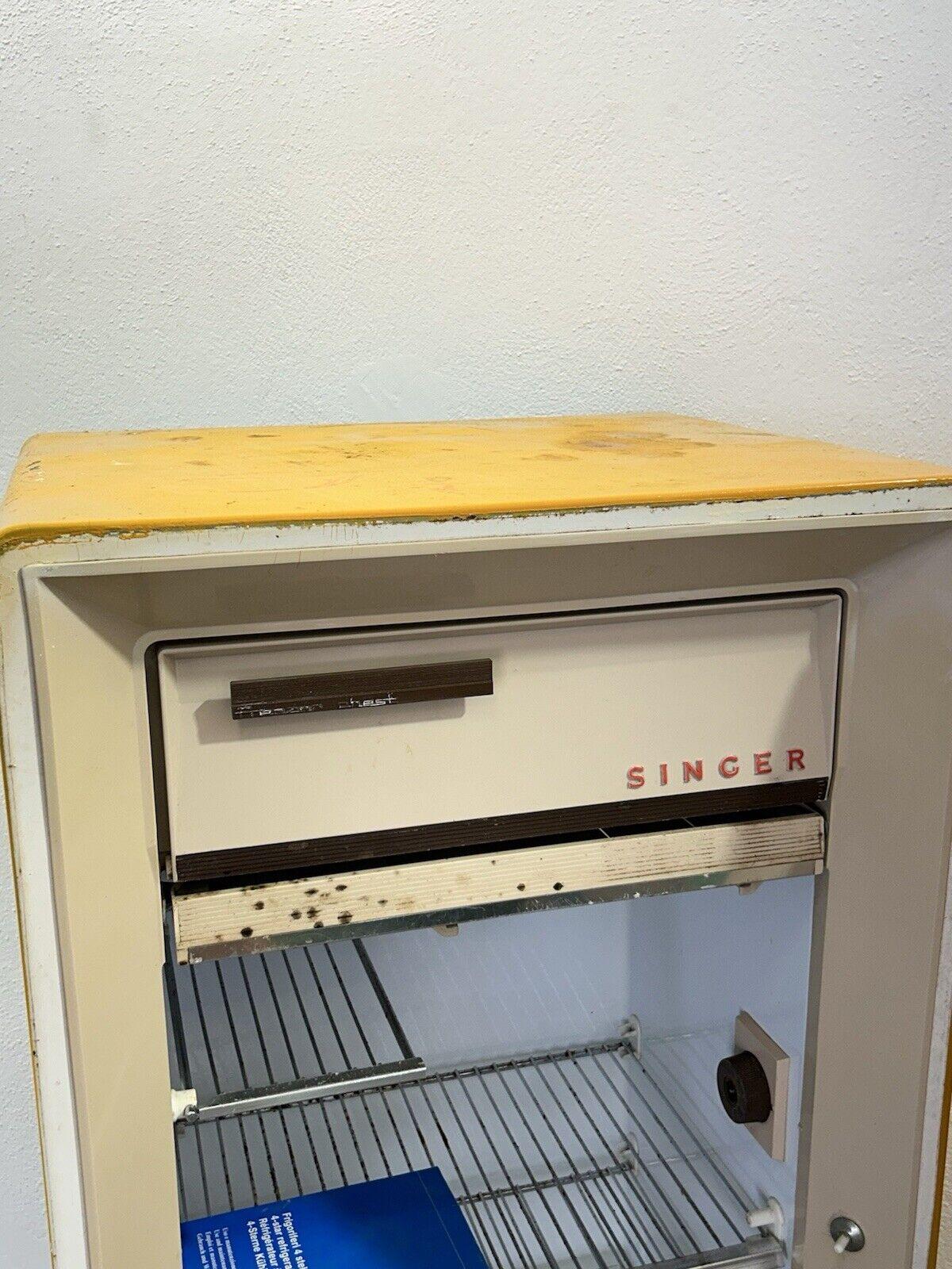 50er Jahre Singer Sammlerstück antiker Kühlschrank im Zustand „Gut“ in Taranto, IT