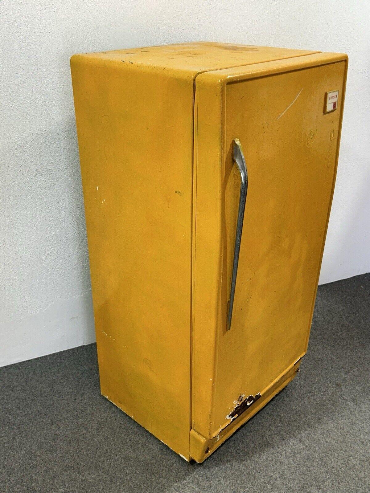 50er Jahre Singer Sammlerstück antiker Kühlschrank (Mid-20th Century)