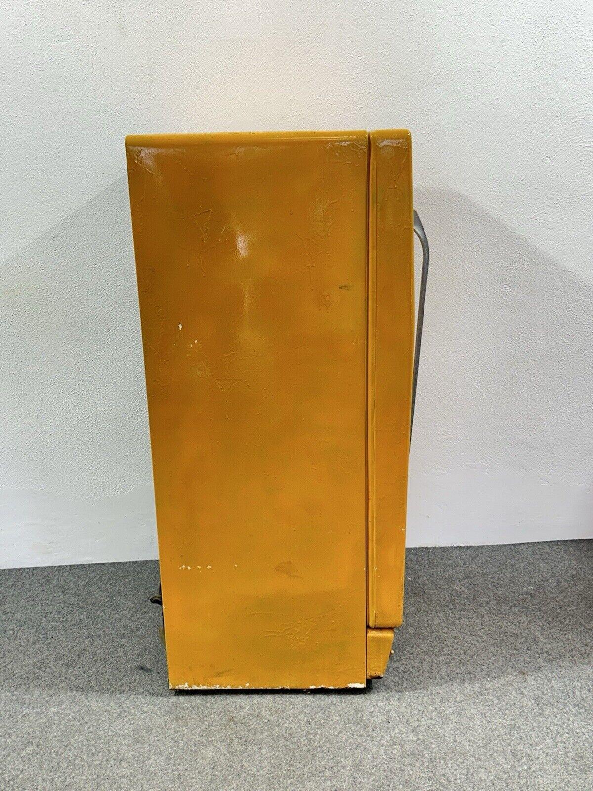 50er Jahre Singer Sammlerstück antiker Kühlschrank (Metall)
