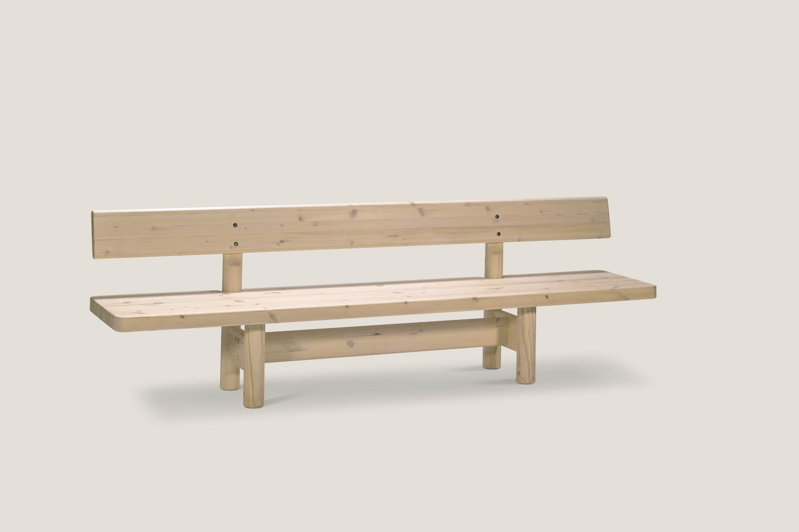 Friis and Moltke Nordsee Bench Pine For One Collectional 

La serie Nordsø è stata progettata originariamente nel 1976 e consiste in panche, con e senza schienale, e tavoli lunghi realizzati in pino nordico massiccio. Per i mobili, realizzati in