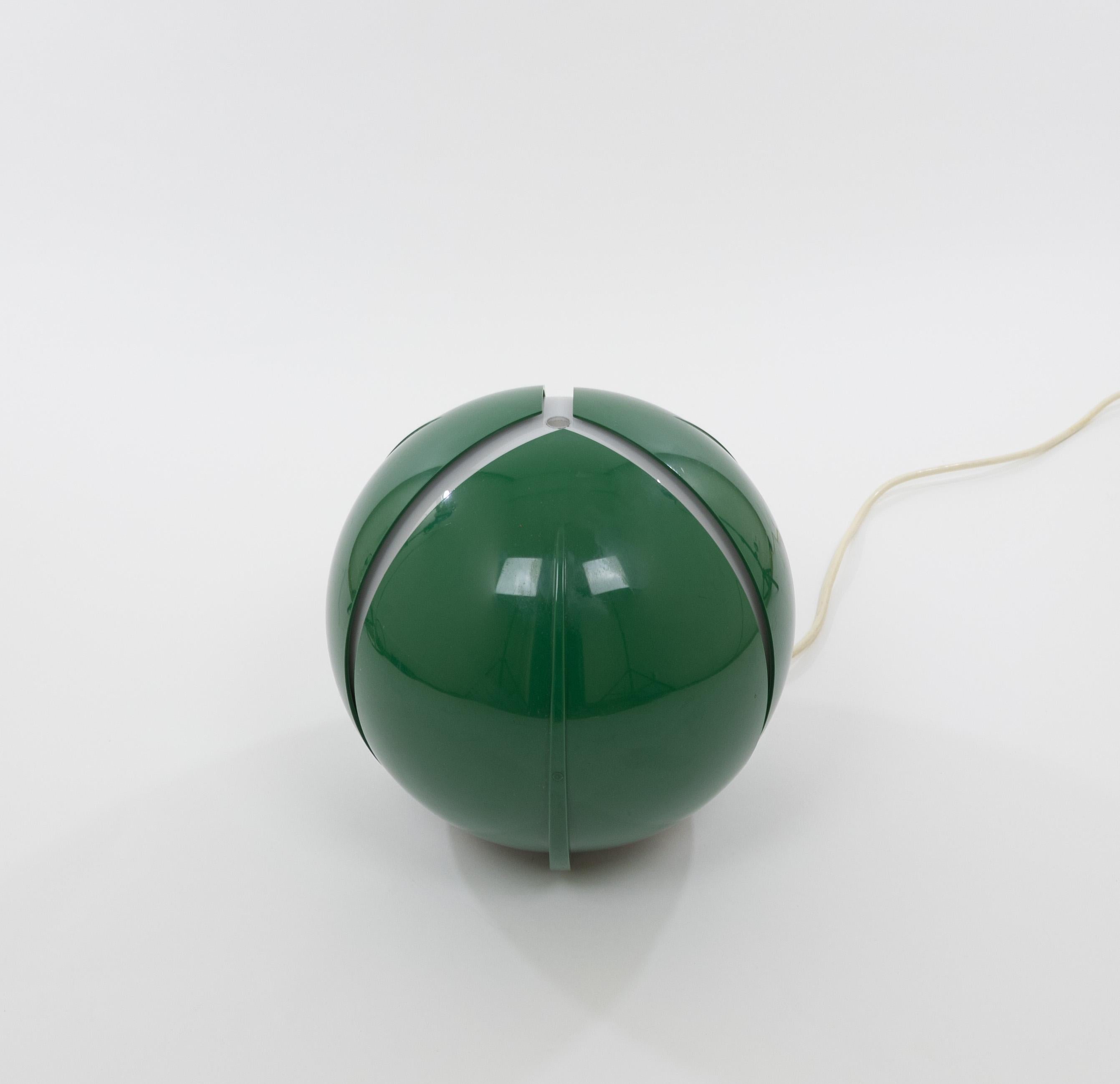 Lámpara de sobremesa Frine de Studio Tetrarch para Artemide, años 60 Vidrio opalino en venta