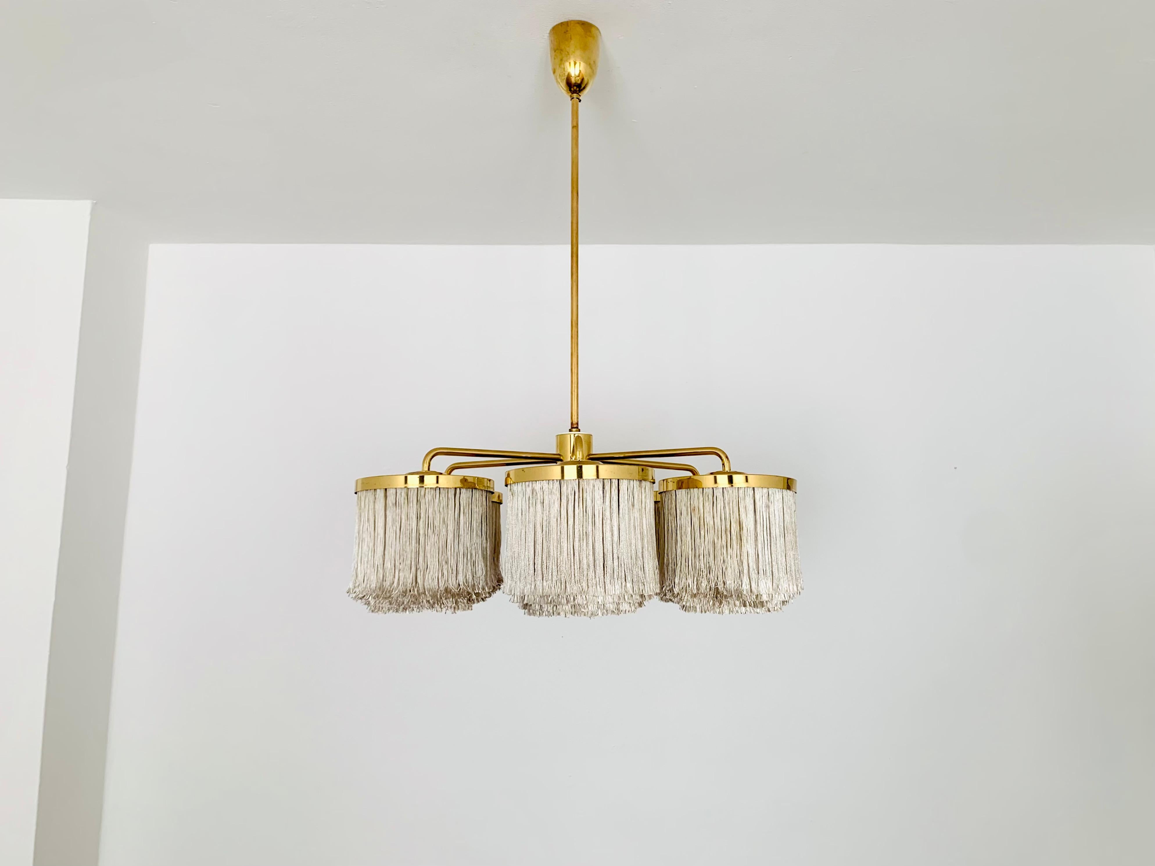 Stunning chandelier from the 1960s.
Very luxurious design and high quality workmanship.
The lamp is a real asset and an absolute favorite for every home.
A very cozy light is created.

Design: Hans Agne Jakobsson

Condition:

Very good