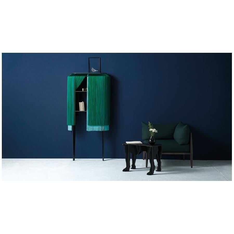 Französischer, grüner Luxus-Wandschrank mit Fransen und zwei Beinen, hergestellt in Frankreich (Moderne) im Angebot