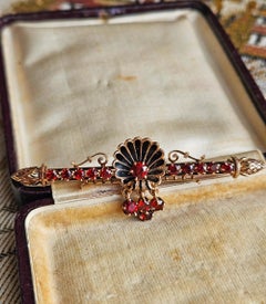 Spilla a barretta con frangia in stile vittoriano con granato pesante da 2 carati in oro 12K e smalto nero